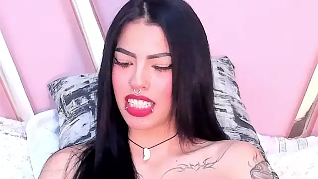 Snapshot of Eva_Benely chatting on January 27, 3:47 am Eva Benely online show from January 27, 3:47 am