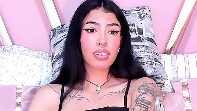 Snapshot of Eva_Benely chatting on January 29, 8:08 am Eva Benely online show from January 29, 8:08 am