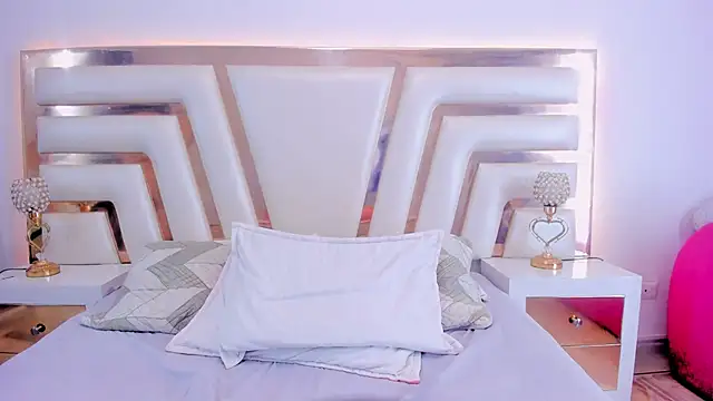 NinnaVous online show from March 13, 4:56 pm