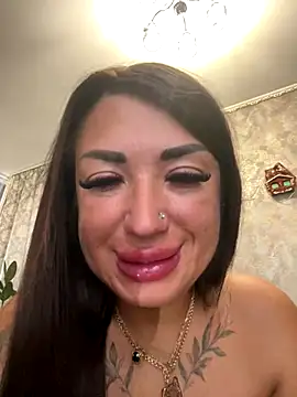 Snapshot of RuslanaXX chatting on December 14, 3:23 am RuslanaXX online show from December 14, 3:23 am