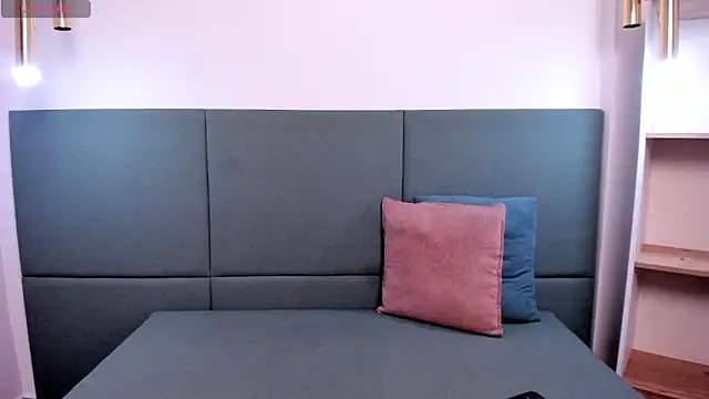 lexiethompson  online show from January 8, 12:07 pm