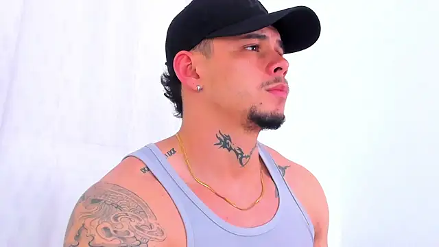 Snapshot of NoahhBrown chatting on October 29, 3:42 am NoahhBrown online show from October 29, 3:42 am