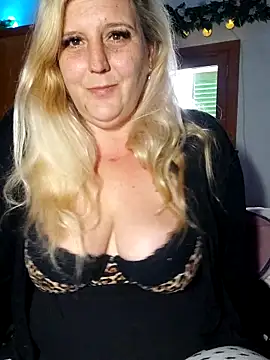 Snapshot of BecciDeluxe chatting on May 8, 10:53 am BecciDeluxe online show from May 8, 10:53 am