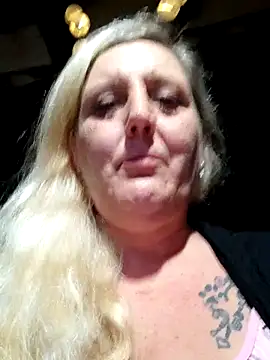 Snapshot of BecciDeluxe chatting on June 9, 9:59 pm BecciDeluxe online show from June 9, 9:59 pm