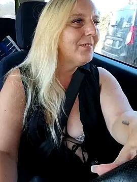 Snapshot of BecciDeluxe chatting on July 7, 3:49 pm BecciDeluxe online show from July 7, 3:49 pm