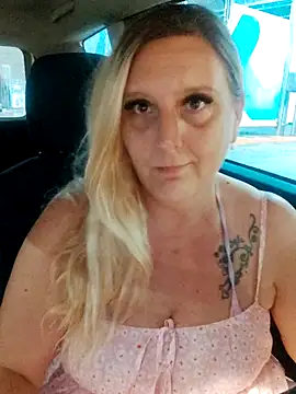 Snapshot of BecciDeluxe chatting on July 10, 8:44 pm BecciDeluxe online show from July 10, 8:44 pm