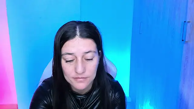 Saskyaa online show from December 1, 2:55 pm