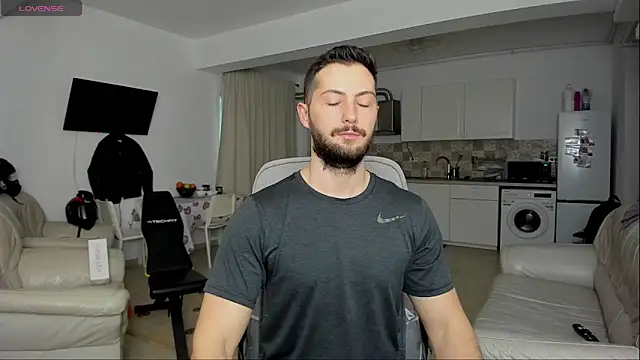 Snapshot of ZackFraser chatting on March 6, 5:03 am ZackFraser online show from March 6, 5:03 am