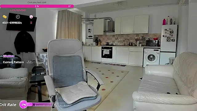 Snapshot of ZackFraser chatting on October 19, 7:31 am ZackFraser online show from October 19, 7:31 am