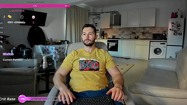 Snapshot of ZackFraser chatting on October 31, 11:22 am ZackFraser online show from October 31, 11:22 am