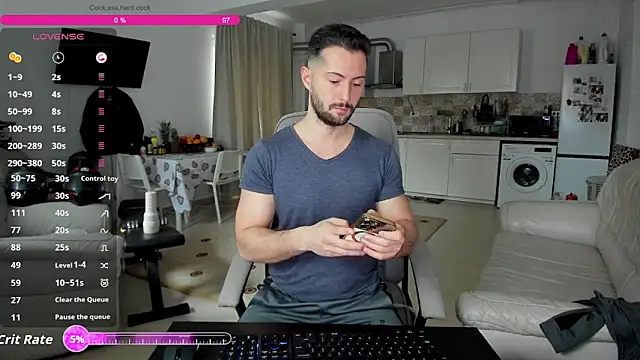 Snapshot of ZackFraser chatting on November 28, 10:07 am ZackFraser online show from November 28, 10:07 am