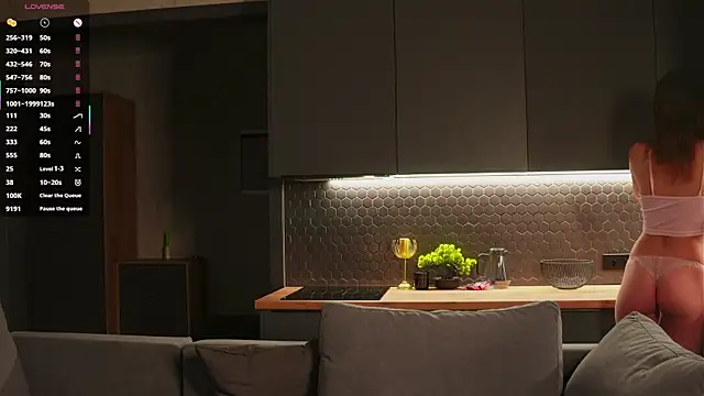 Snapshot of IdaJonesy chatting on November 28, 9:39 pm IdaJonesy online show from November 28, 9:39 pm