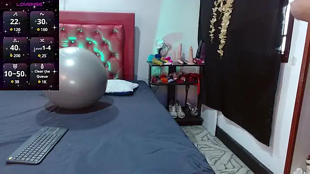 Snapshot of cleopatraa chatting on December 9, 8:33 pm cleopatraa online show from December 9, 8:33 pm