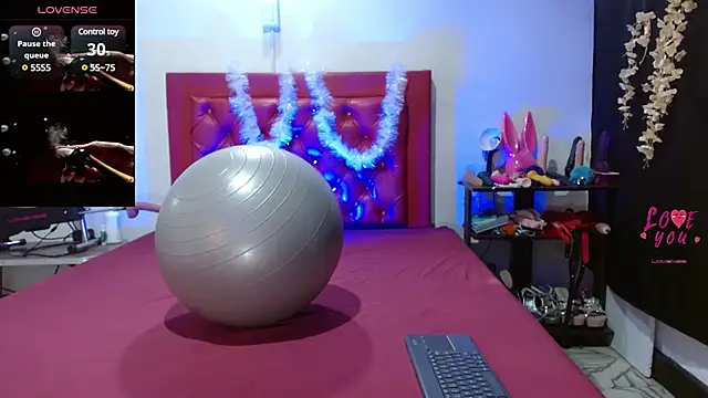 Snapshot of cleopatraa chatting on January 13, 10:56 pm cleopatraa online show from January 13, 10:56 pm