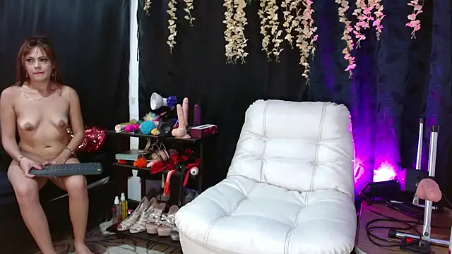 Snapshot of cleopatraa chatting on February 4, 12:51 am cleopatraa online show from February 4, 12:51 am