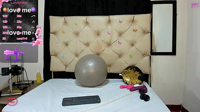 cleopatraa online show from April 13, 6:46 pm