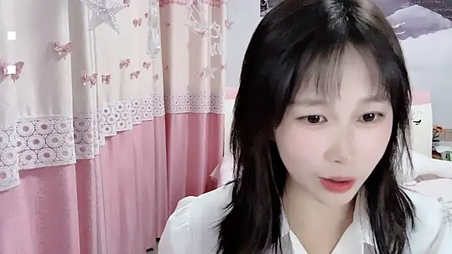 Snapshot of Shleybaby chatting on October 29, 7:10 am Shleybaby online show from October 29, 7:10 am