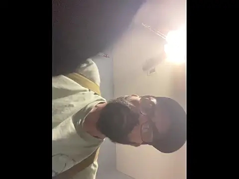 Snapshot of Onesieboy4daddys chatting on November 26, 3:29 am Onesieboy4daddys online show from November 26, 3:29 am