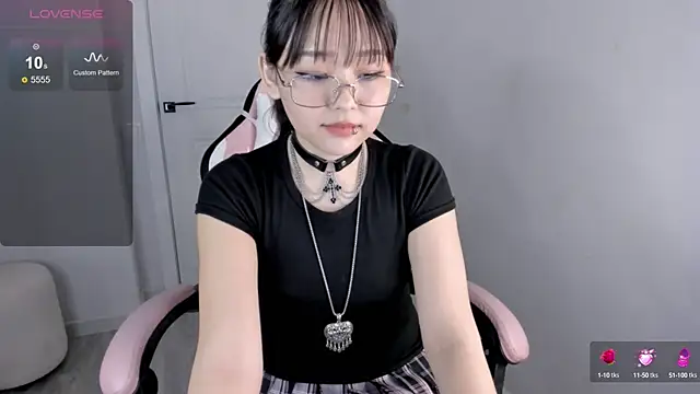 Snapshot of hee_young11 chatting on September 13, 10:37 am hee young11 online show from September 13, 10:37 am