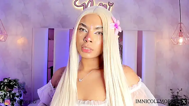 Snapshot of Nicolemorelli2 chatting on February 15, 4:03 am Nicolemorelli2 online show from February 15, 4:03 am