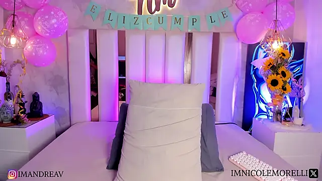 Snapshot of Nicolemorelli2 chatting on March 4, 3:59 pm Nicolemorelli2 online show from March 4, 3:59 pm