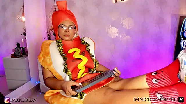 Snapshot of Nicolemorelli2 chatting on March 14, 1:46 pm Nicolemorelli2 online show from March 14, 1:46 pm