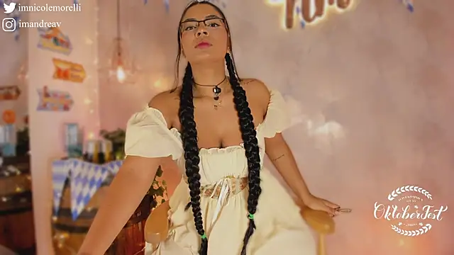 Snapshot of Nicolemorelli2 chatting on October 3, 12:46 pm Nicolemorelli2 online show from October 3, 12:46 pm