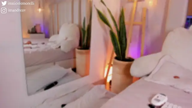 Snapshot of Nicolemorelli2 chatting on November 18, 12:20 pm Nicolemorelli2 online show from November 18, 12:20 pm