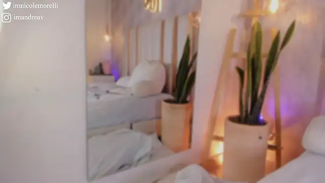 Snapshot of Nicolemorelli2 chatting on November 23, 4:18 pm Nicolemorelli2 online show from November 23, 4:18 pm