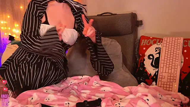 Angel-Lewd-Cake online show from November 1, 11:18 pm