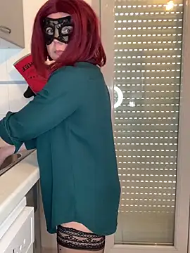 Snapshot of la_petite_prunette69 chatting on March 7, 12:23 pm la petite prunette69 online show from March 7, 12:23 pm