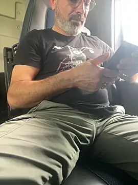 Snapshot of dzhakar chatting on October 22, 10:37 am dzhakar online show from October 22, 10:37 am