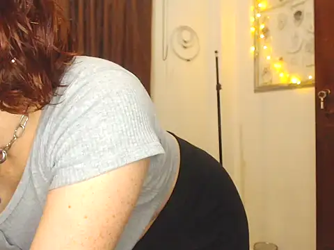 Snapshot of Redhead_incandy chatting on March 9, 5:33 am Redhead incandy online show from March 9, 5:33 am