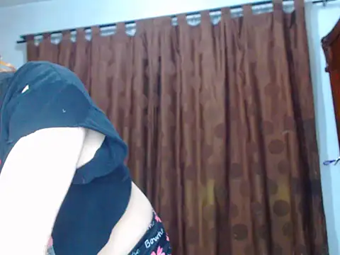Snapshot of Redhead_incandy chatting on June 15, 12:13 am Redhead incandy online show from June 15, 12:13 am