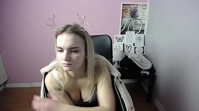 Snapshot of viktoria_lovely chatting on December 11, 2:11 pm viktoria lovely online show from December 11, 2:11 pm