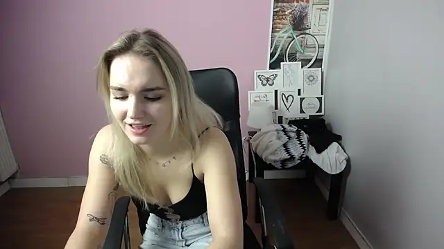 Snapshot of viktoria_lovely chatting on December 16, 11:12 am viktoria lovely online show from December 16, 11:12 am