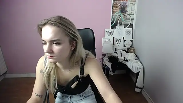 Snapshot of viktoria_lovely chatting on December 16, 2:16 pm viktoria lovely online show from December 16, 2:16 pm