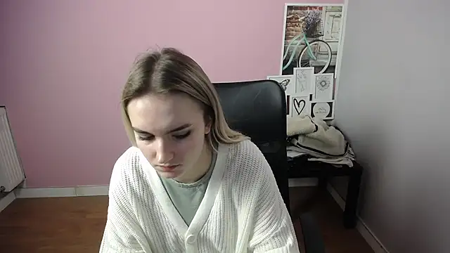 Snapshot of viktoria_lovely chatting on February 10, 11:25 am viktoria lovely online show from February 10, 11:25 am