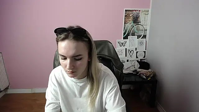 Snapshot of viktoria_lovely chatting on March 9, 12:20 pm viktoria lovely online show from March 9, 12:20 pm