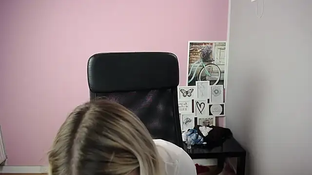 Snapshot of viktoria_lovely chatting on September 19, 9:54 am viktoria lovely online show from September 19, 9:54 am