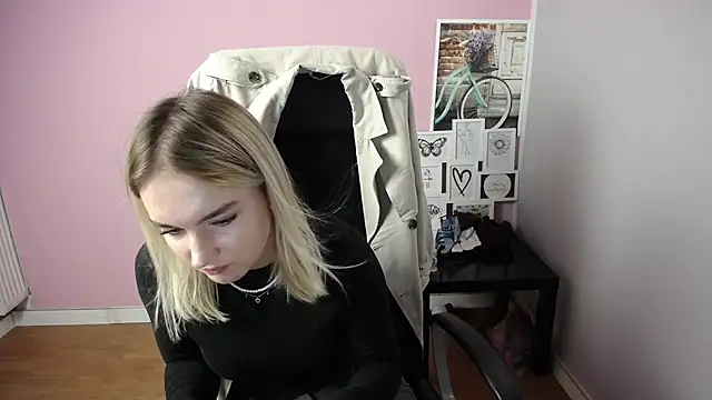 Snapshot of viktoria_lovely chatting on October 6, 7:06 am viktoria lovely online show from October 6, 7:06 am