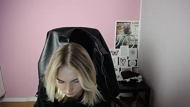 Snapshot of viktoria_lovely chatting on October 15, 8:58 am viktoria lovely online show from October 15, 8:58 am