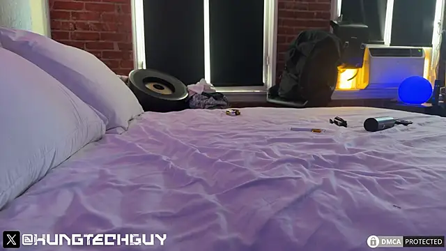 hungtechguy online show from April 15, 11:38 pm