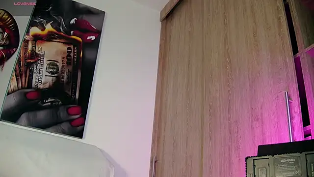 aidaadams online show from September 13, 10:15 am