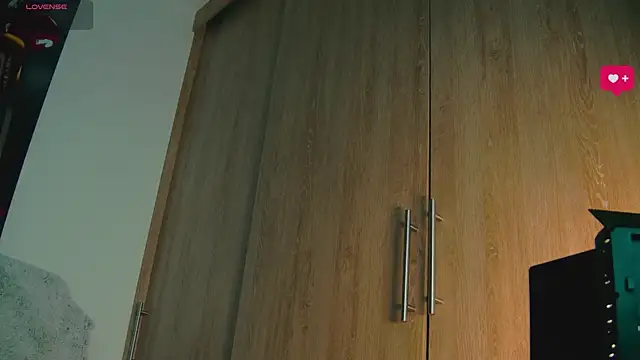 aidaadams online show from October 10, 10:14 am