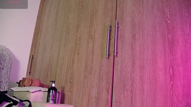 aidaadams online show from November 14, 12:15 pm