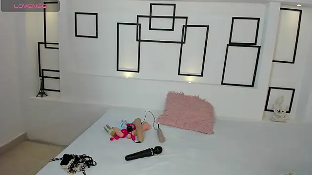 Snapshot of NicholScully chatting on December 17, 7:37 pm NicholScully online show from December 17, 7:37 pm
