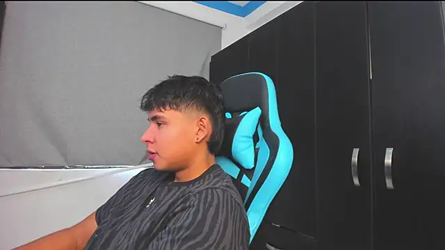 Snapshot of Bray_Kevin chatting on October 30, 6:08 pm Bray Kevin online show from October 30, 6:08 pm