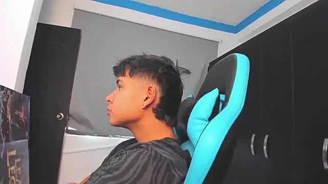 Snapshot of Bray_Kevin chatting on October 31, 5:14 pm Bray Kevin online show from October 31, 5:14 pm