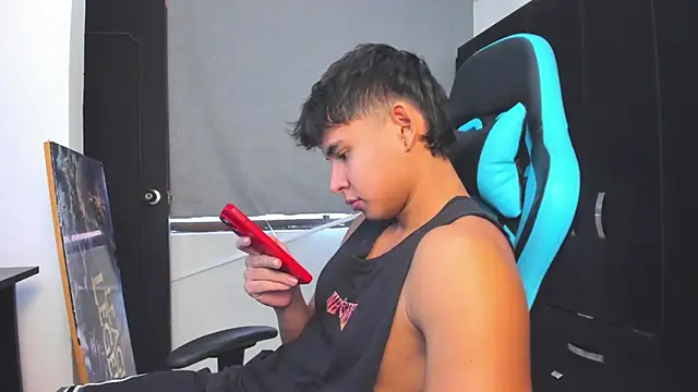 Snapshot of Bray_Kevin chatting on November 4, 7:46 pm Bray Kevin online show from November 4, 7:46 pm